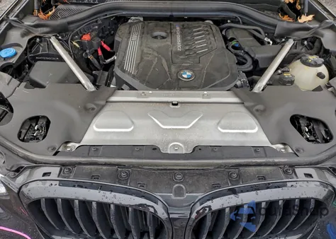 2021 BMW X3 xDrivem40I z USA, uszkodzony, nr VIN 5UXTY9C05M9F22843